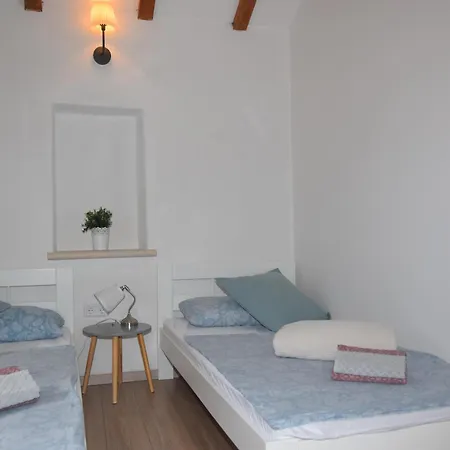 Adorable With Private Terrace