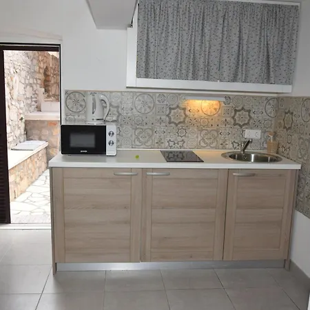 Adorable With Private Terrace بيت للعطل