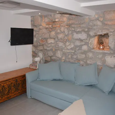 Adorable With Private Terrace بيت للعطل كابريجي