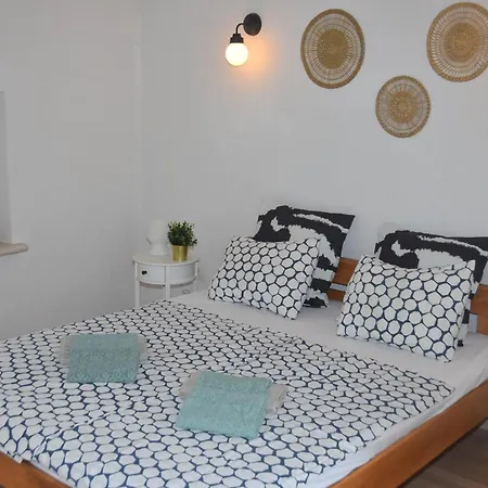 Adorable With Private Terrace بيت للعطل كابريجي